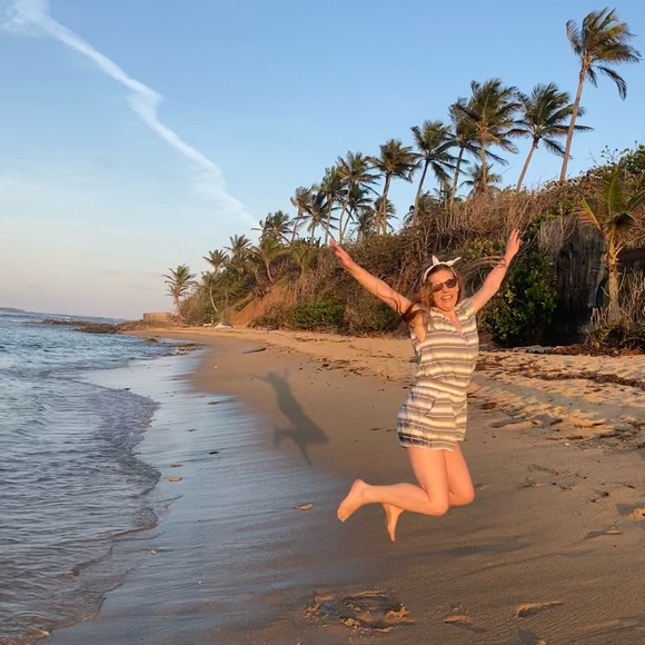 Meet your Posher, Alison - Picture 1 of 4